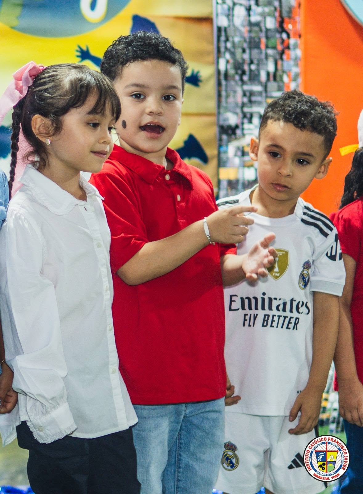 Niños de Preschool participando en una actividad escolar